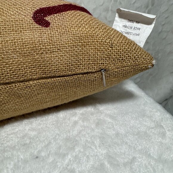 Vintage-Inspired Merry Christmas Linen Decorative Pillow country farmhouse - Picture 5 of 7